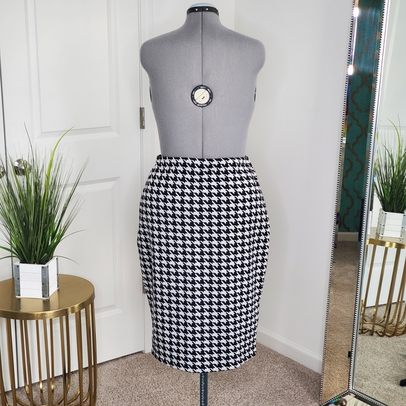 Express Women's Pencil Skirt, Black/White (Size L) - Picture 3 of 8